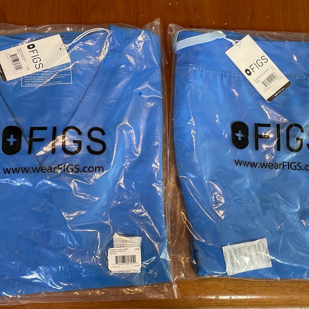 Figs Capri Blue Casma Three pocket scrub top L. Livingston basic scrub pants XL